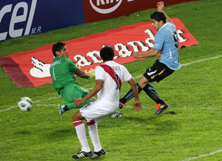 Uruguay chiến thắng bằng sự sắc sảo hơn trong lối chơi