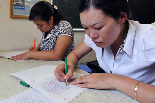 Chị Đào Thị Nhuyễn, huyện Quỳnh Phụ (Thái Bình) lặn lội từ quê lên Hà Nội học