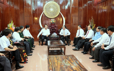 Phó Thủ tướng Vũ Văn Ninh trao đổi với lãnh đạo TP Cần Thơ