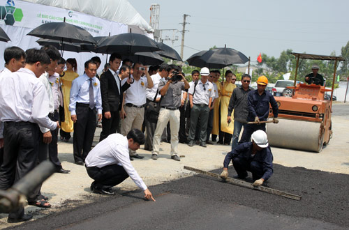 Vật liệu giải đường Carboncor Asphalt là một mới cho lớp áo của đường giao thông VN