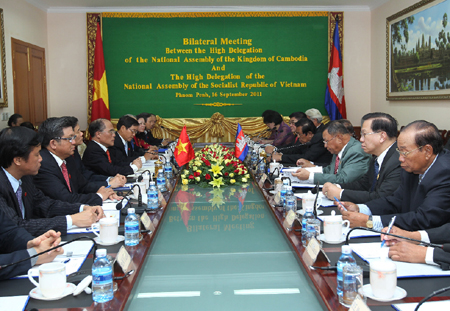 Đoàn đại biểu Quốc hội Việt Nam và Đoàn đại biểu Quốc hội Campuchia hội đàm