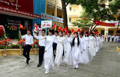 Học sinh trường THPT Nguyễn Gia Thiều (Hà Nội) trong ngày khai giảng