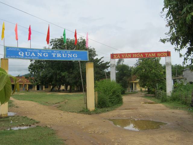 Trường học ở trung tâm xã